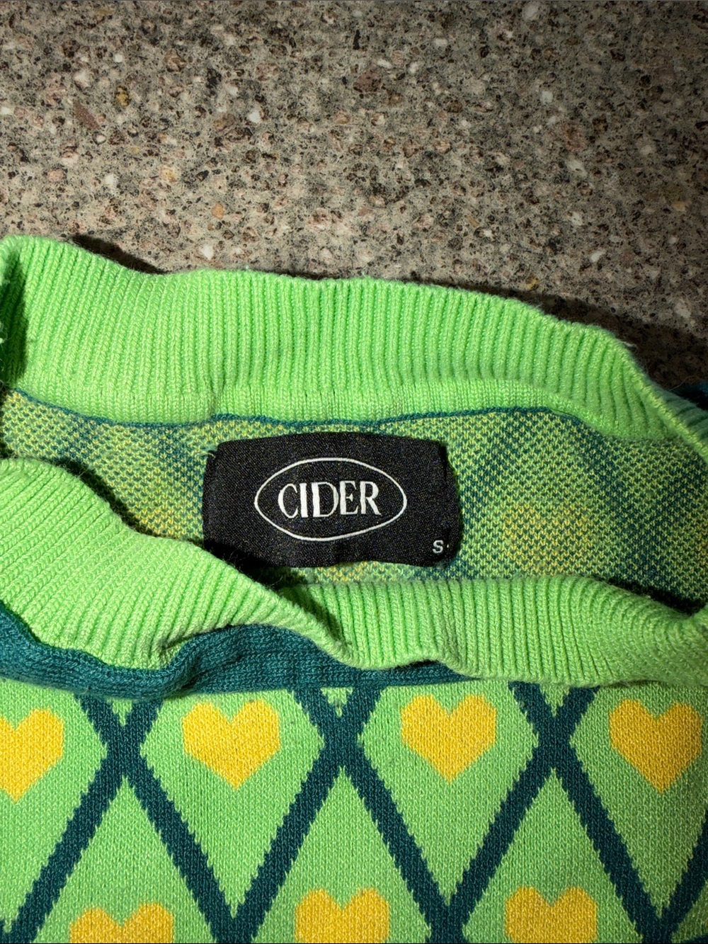 Cider Lime Green Knit Short Sleeve Sweater with Yellow Heart Pattern - Picture 2 of 3